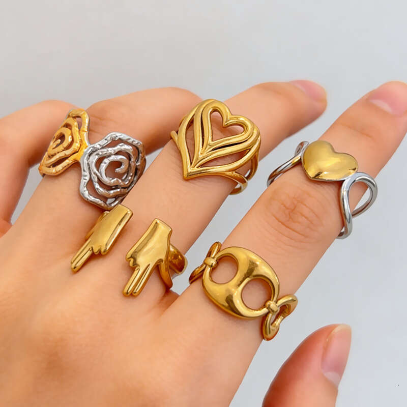 Gold Plated Stainless Steel Ring Fashionable Minimalist Heart Shaped Geometric Hollow Titanium Steel Jewelry For Women Daily Stackable Wear