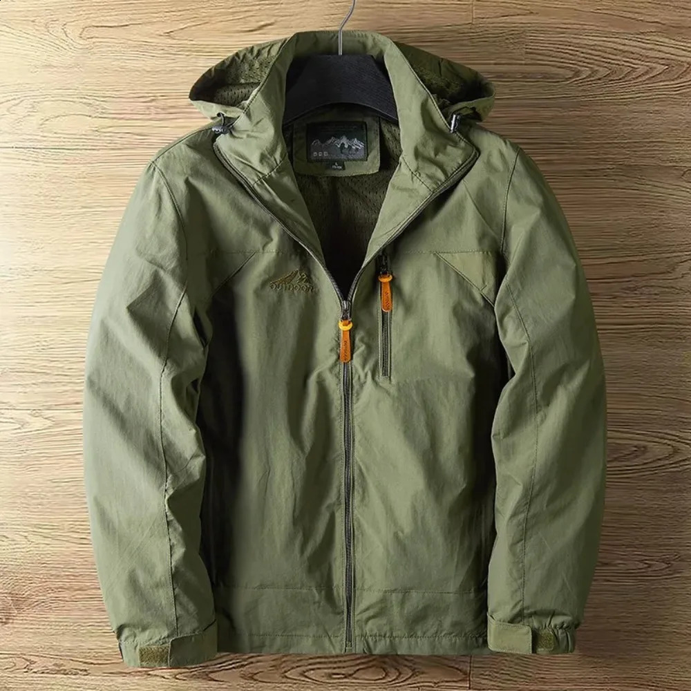 Mens Fashion Spring and Autumn Casual Outdoor Jackets Thin Section Punching Jacket With Hat Men Versatile Clambing Streetwear 260609BJ