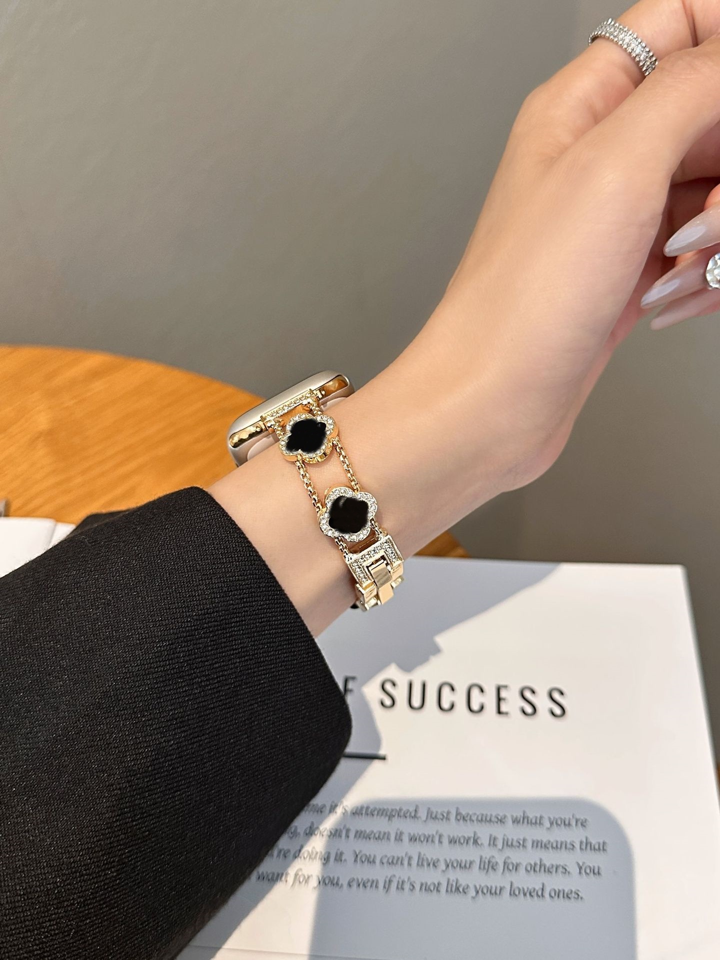 Designer-style Leather Wrist Strap, Metal Four-leaf Clover Inlaid with Rhinestones, Fits S11, S10, Fit4, Multiple Sizes Available: 38mm/40mm/41mm/42