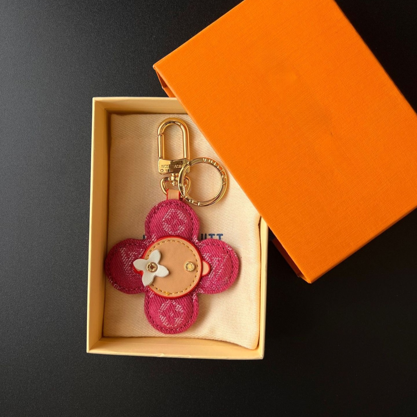 Minimal Luxury Bag Charm Key Chain Designers Keychain Designer Floral Coin Handbag Chain Accessory