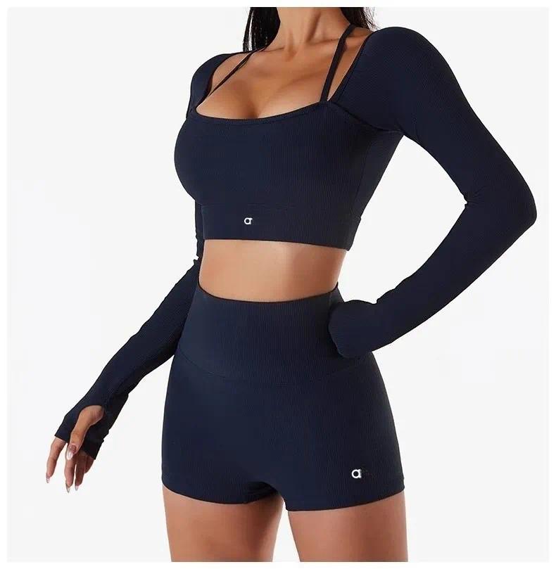 Summer Women Yoga Set Long Sleeve Top Built in Bra 3 Inch Shorts Relaxed Comfortable Neck Strap Design Fashion Training Workout Outfit