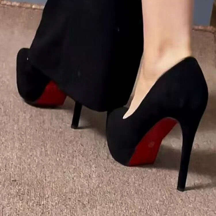 Plus-size women's high-heeled shoes 2025 new autumn style, elegant and unique design, patent leather black single shoes, stiletto high heels fo