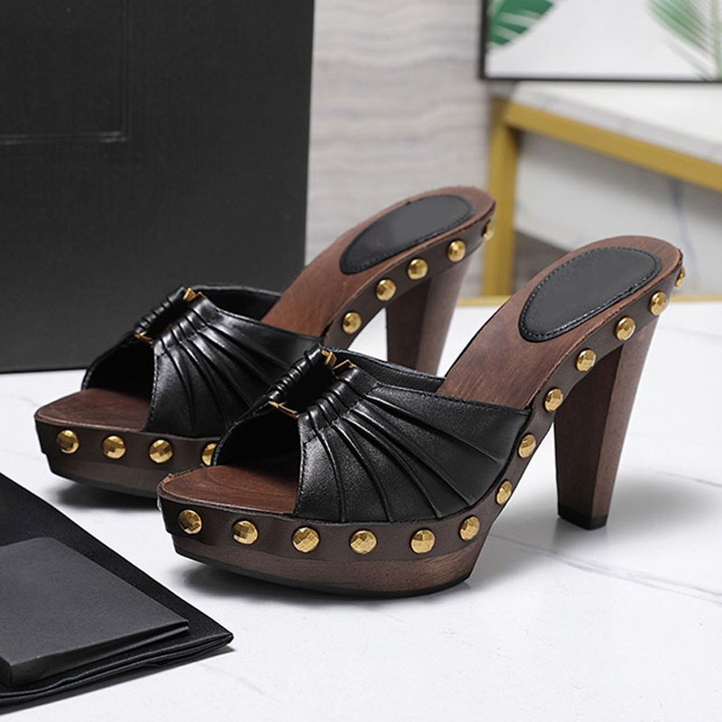 Sabots BABYLONE en cuir lisse de créateur pour femmes, sandales mules classiques à bout ouvert en amande décorées de clous de chaussures en métal