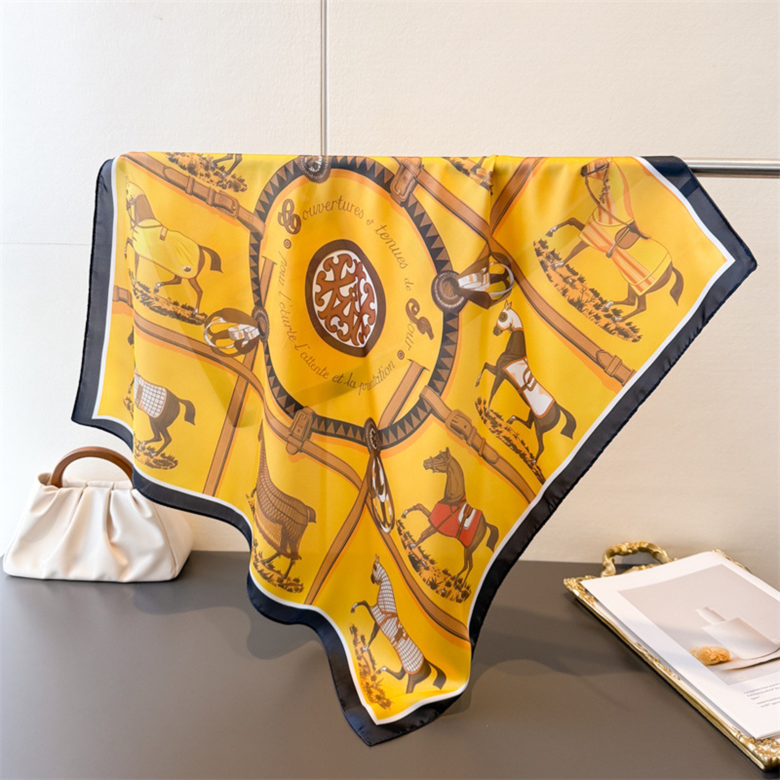 Designer Vintage Cheval Équestre Modèle Jaune Foulard En Soie De Luxe Élégant Femmes Cou Wrap Premium Mode Tête Accessoire Pour Un Usage Quotidie