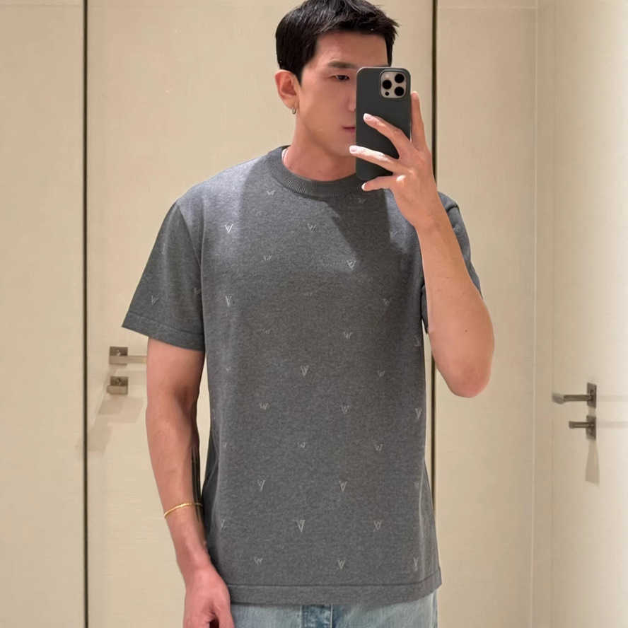 Correct version of Lvjias new spring collection classic knitted wool shirt with letter embroidery unisex round neck short sleeves{category}