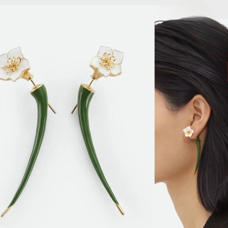 Luxury fresh white gardenia flower earrings for women girls 18k gold retro vintage earrings green enamel long white flowers pointed earring ear ring