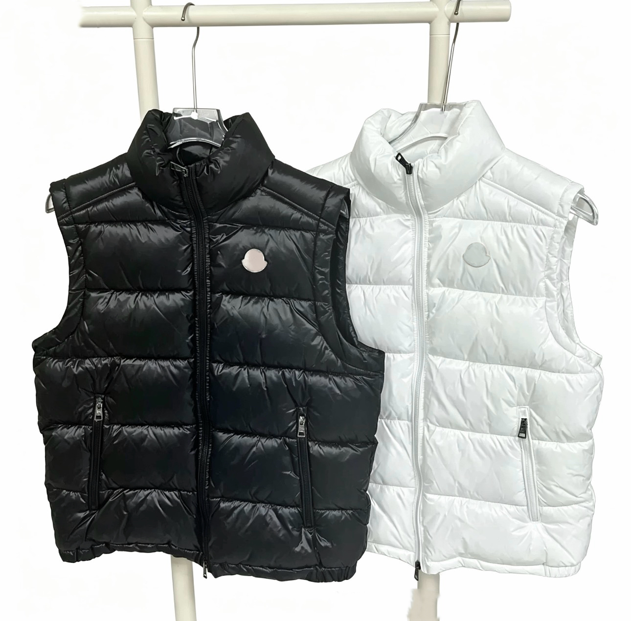 Mens Designer Shiny Down Puffer Vest Classic Winter Warm Sveless Stand Collar Vest for Men Women Q260623