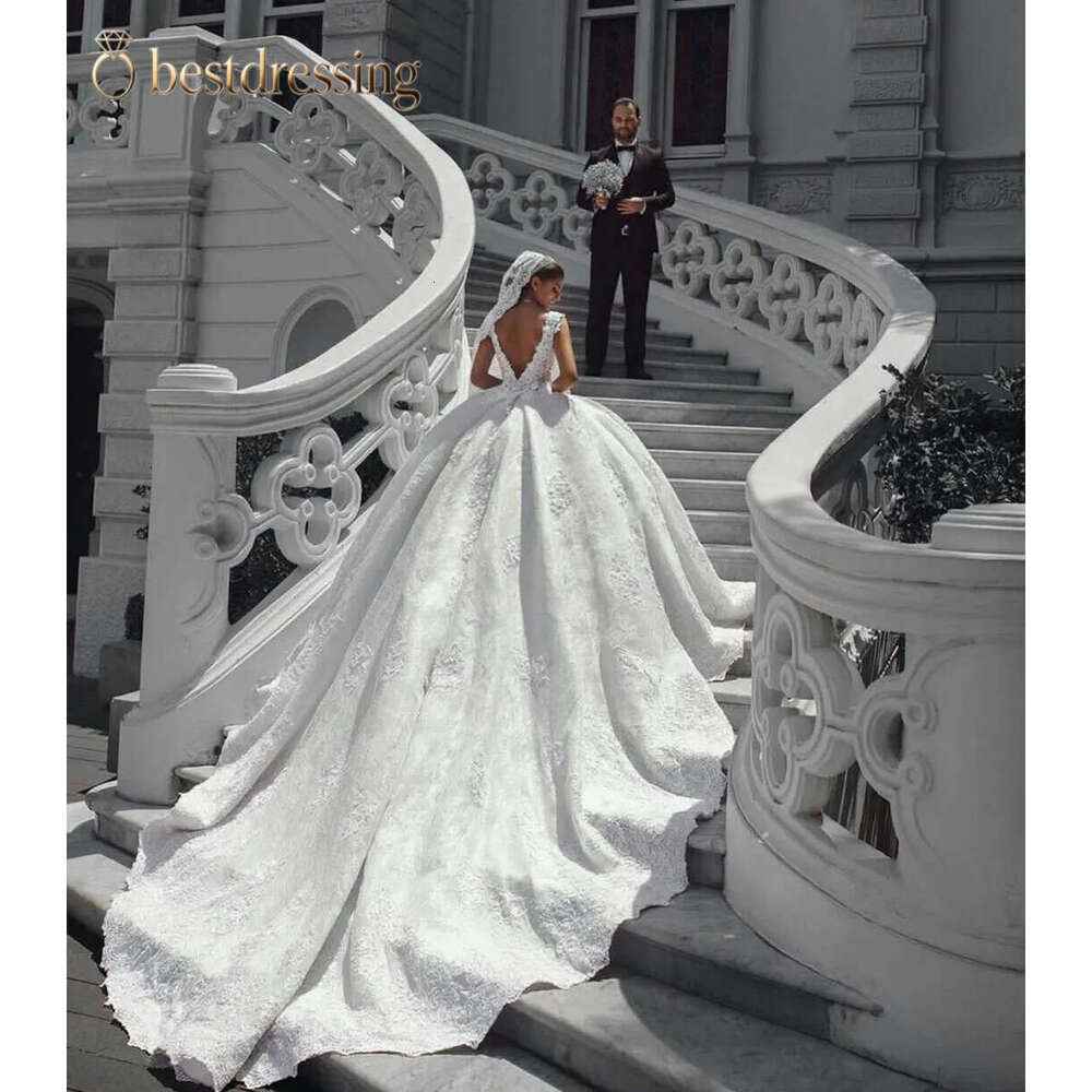 Crystal Dresses Sequins Bridal Ball Square Neck Puffy Lace Appliques Wedding Gowns Petites Plus Size Custom Made Bd612
