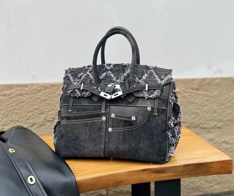 Luxury Messenger Bags Designer Jeans new classic lock design old washing denim toe bag fashion vintage street trend motorcycle handbag