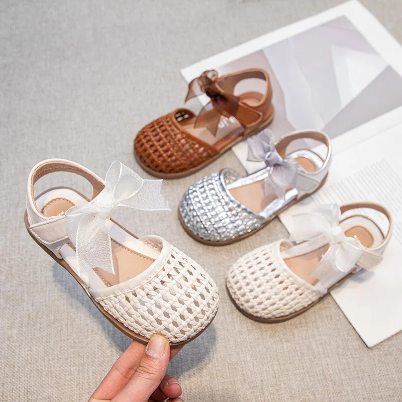 Chic Childrens Sandals Summer Elegant Girls Princess Shoes Woven Style Beach Causal Kids Flat Sandals Solid Color Versatile 260611