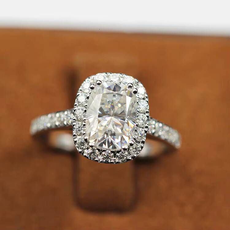 Lab Grown Diamond Cushion Shape Moissanite Diamond for Custom 18k Gold Ring