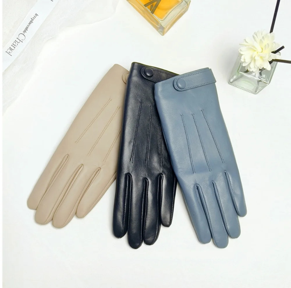 Winter Genuine Sheepskin Leather Gloves Women Warm velvet lined Touchscreen Outdoor Cycling Driving Motorcycle Gloves 260611