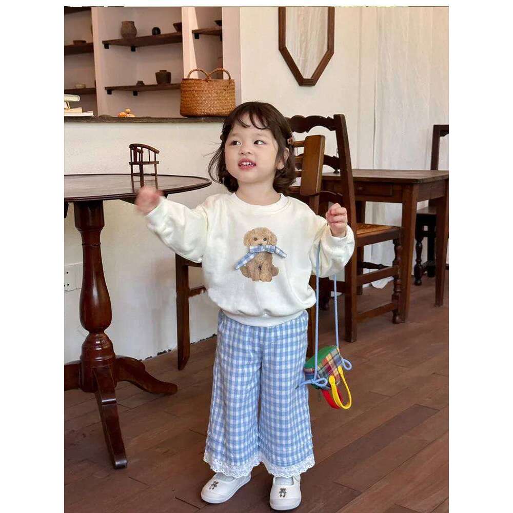 Set di vestiti autunnali per ragazze 2025 nuovo stile, simpatico maglione in stile cartone animato, pantaloni dritti a quadretti per bambini