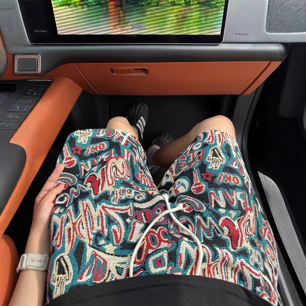 Luxury Brand Designer Hawaiian Ethnic Style Short Pants For Men. Summer Niche Design Sport Pants With Loose And Casual Fit, Five-pocket Beach Pants.