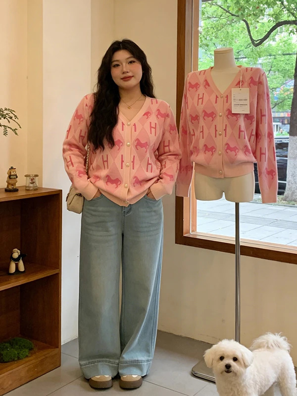 plus Size Fashionable Set Womens Spring Pink Vneck Open Cardigan Sweater Jeans Twopiece High Waist Long Pants 260612