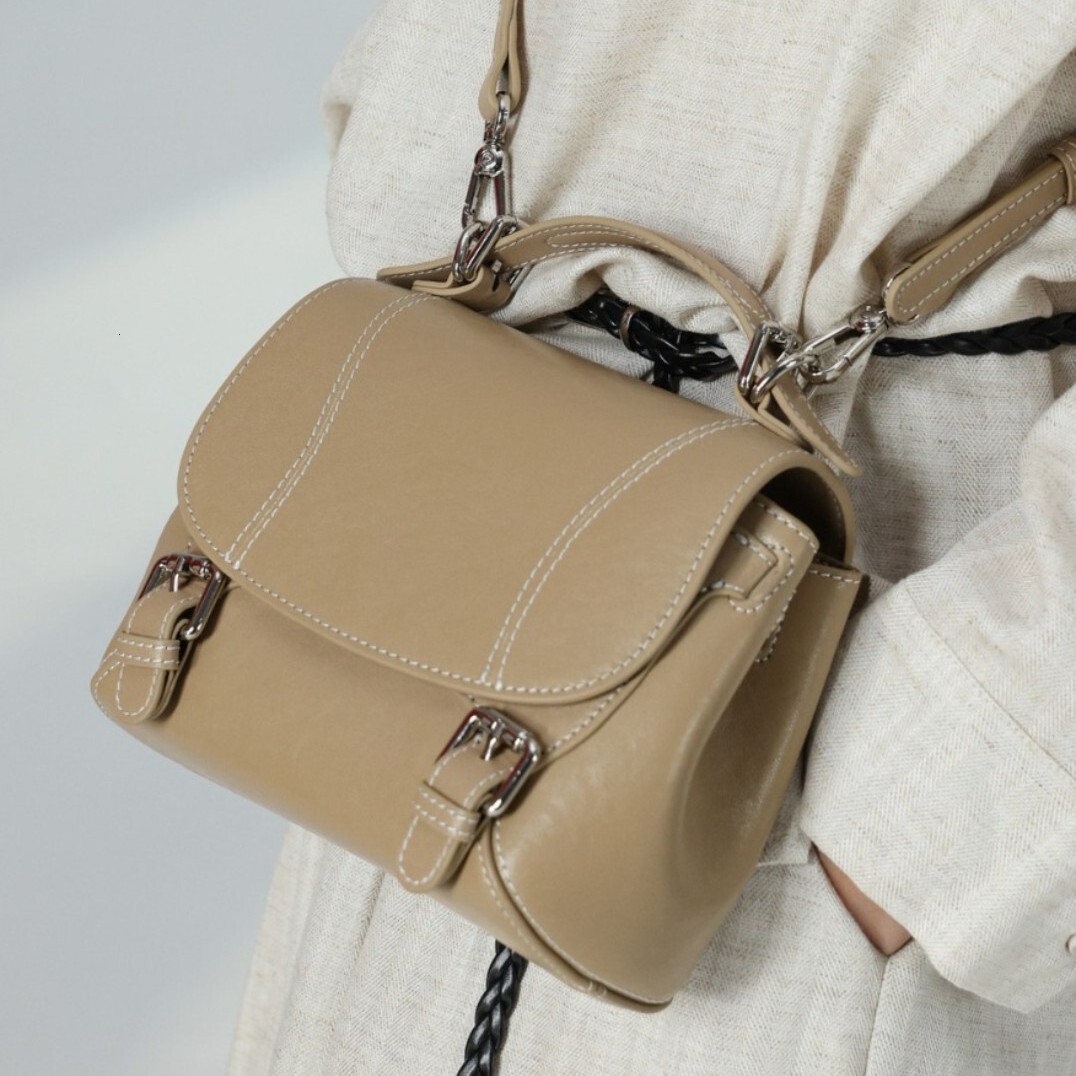 Best seller Vegetable-tanned messenger 2026 spring versatile college-style small square bag, top-layer cowhide handbag, crossbody shoulder bag