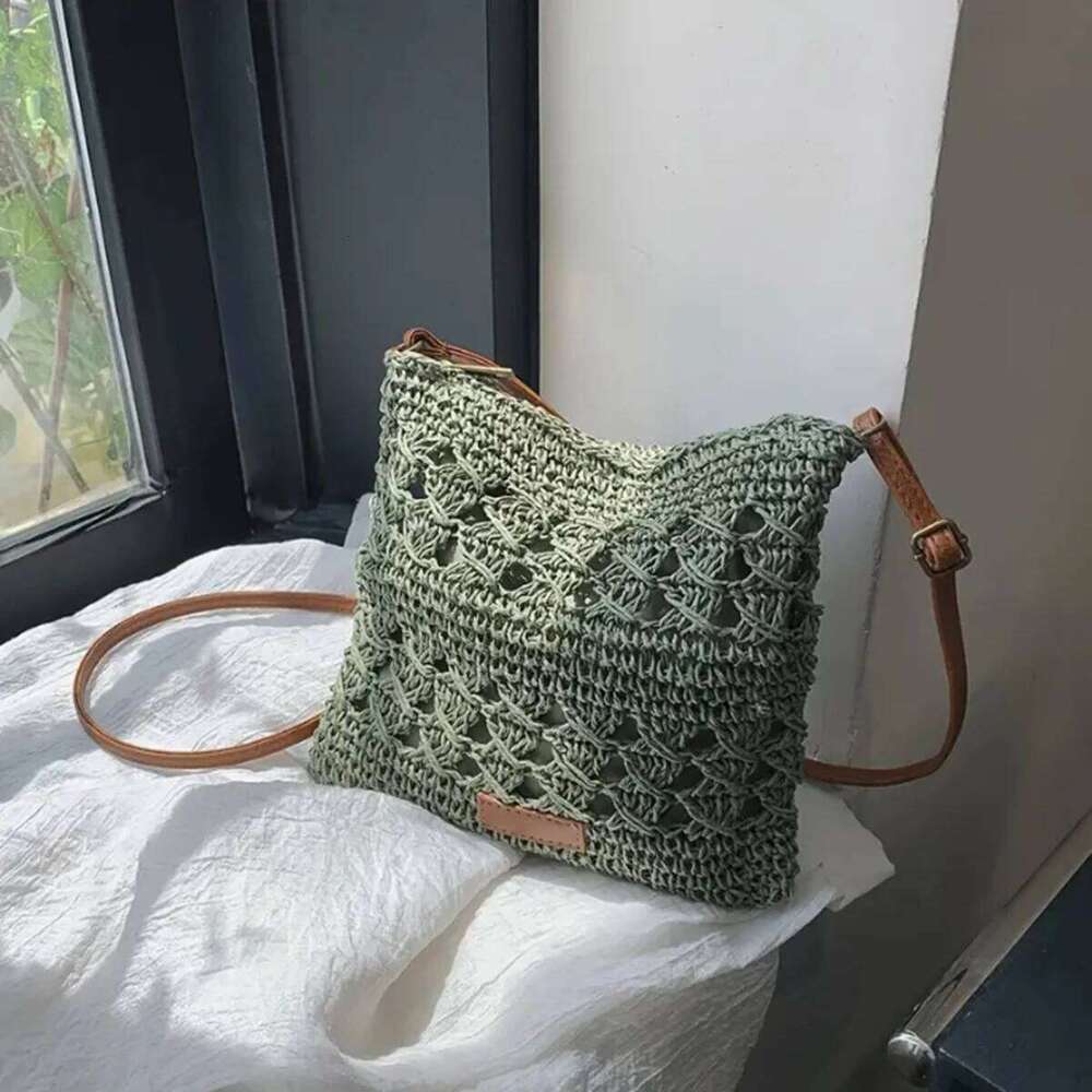 New transparent woven - single shoulder for summer vacation, beach carry-on bag, simple hand-woven grass bag