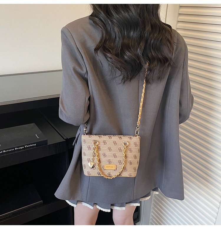 Advanced Color Bucket Bag Retro Prints With One-Shoulder Western Style Fashion Trend Handbag 2026