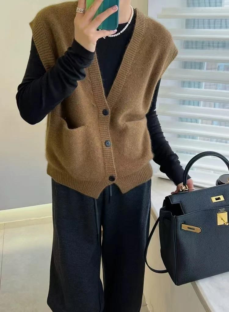 Korean Style 100 Merino Wool Chic Womens Waistcoat Autumn Winter V-neck Sleeveless Cardigan Cashmere Knitwear Vest Sweater 260610