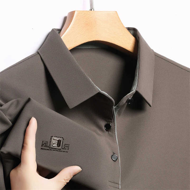 Casual New Mens Short Business Sleeved Shirt with Badge Solid Color Shirt Fashionable Breathable Comfortable Versatile Top M260612
