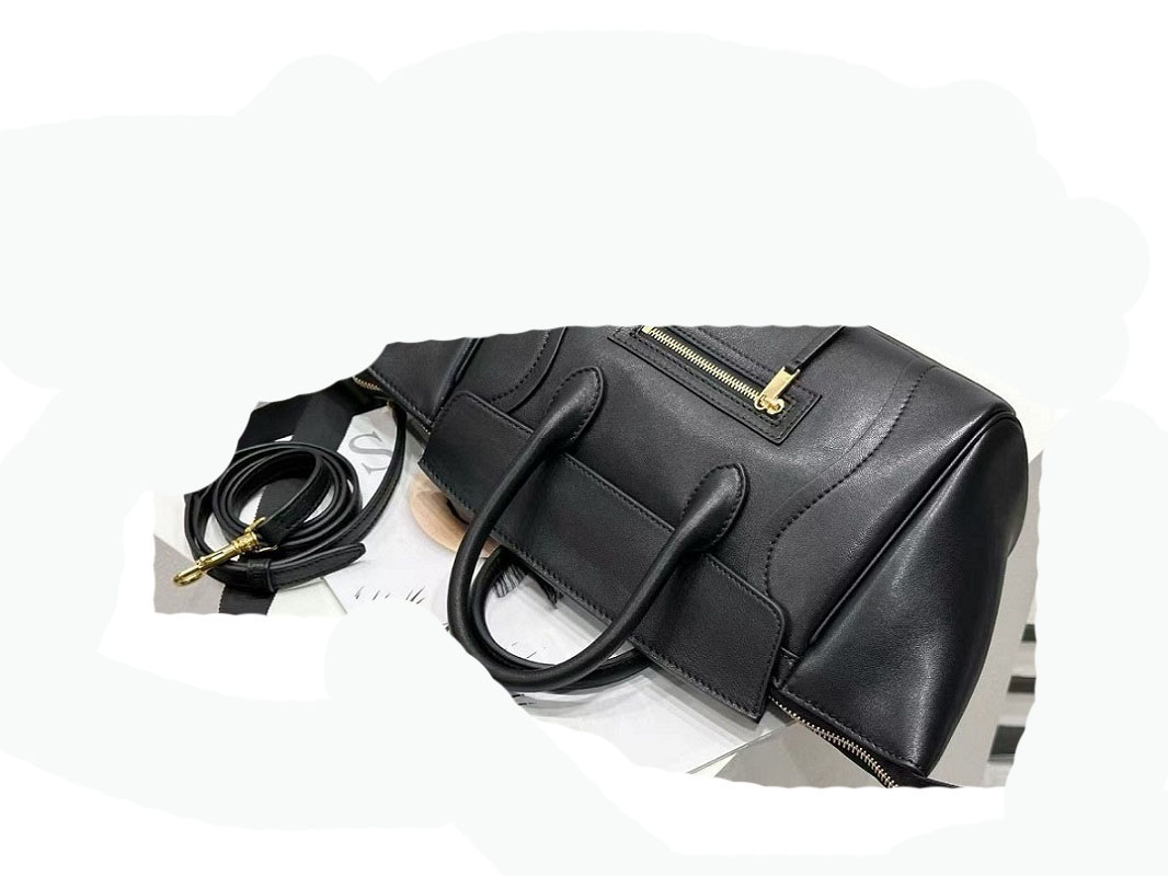 2026 new top quality Fashion classic style handbags - shoulder bags and crossbody bags. Trendy bags made of a combination of canvas and leather mate