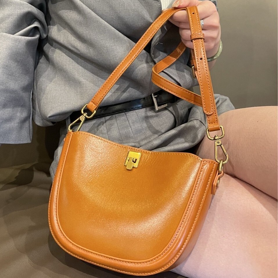 Best seller Saddle for Women, High-End Feel, 2026 New Hot-Selling Genuine Leather Women's Crossbody Bag, Light Luxury Texture, Niche Single Sho