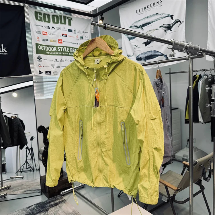 UPF50Mens Hooded Windbreaker Jacket Ultra Light Summer Zipper Pocket Elastic Cuffs Suitable for Outdoor Hiking and Running 260612