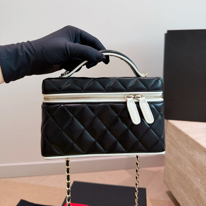 Ladies Handheld Makeup Bag Black White Two-tone Design Shoulder Bag with Top Handle Quilted Leather Enamel Hardware Designer Hobo Crossbody Phone Ho