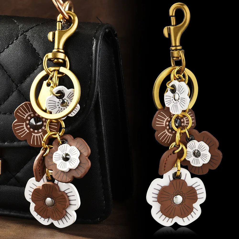 Keychains Lanyards Designer keychain New Fashion Camellia Keychain Suitable for Underarm Bag Pendant Long Flower Chain Accessory high quality gift