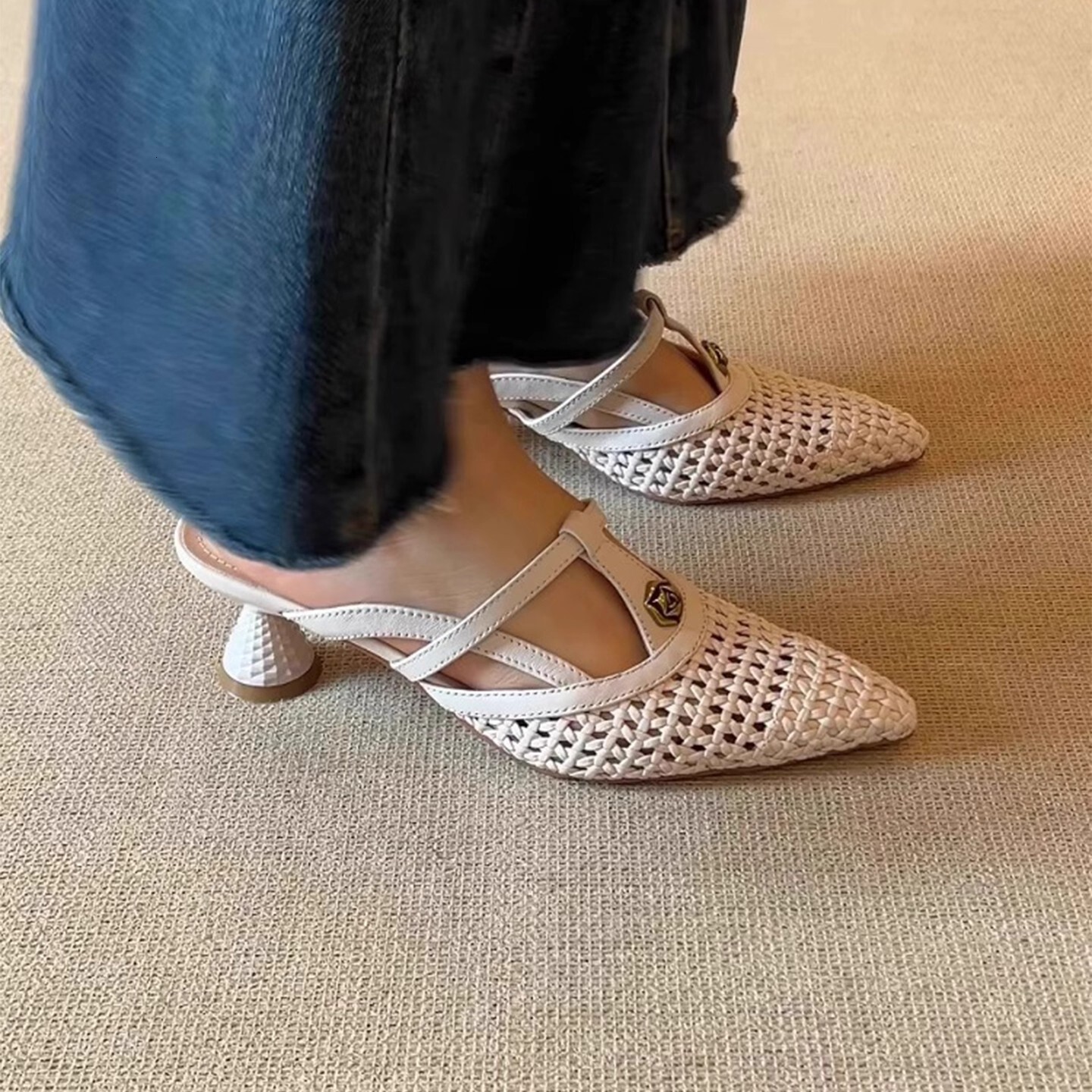 New 5.5cm niche pointed camellia toe cap sandals with French woven hollow out exterior slippers, designer shoes