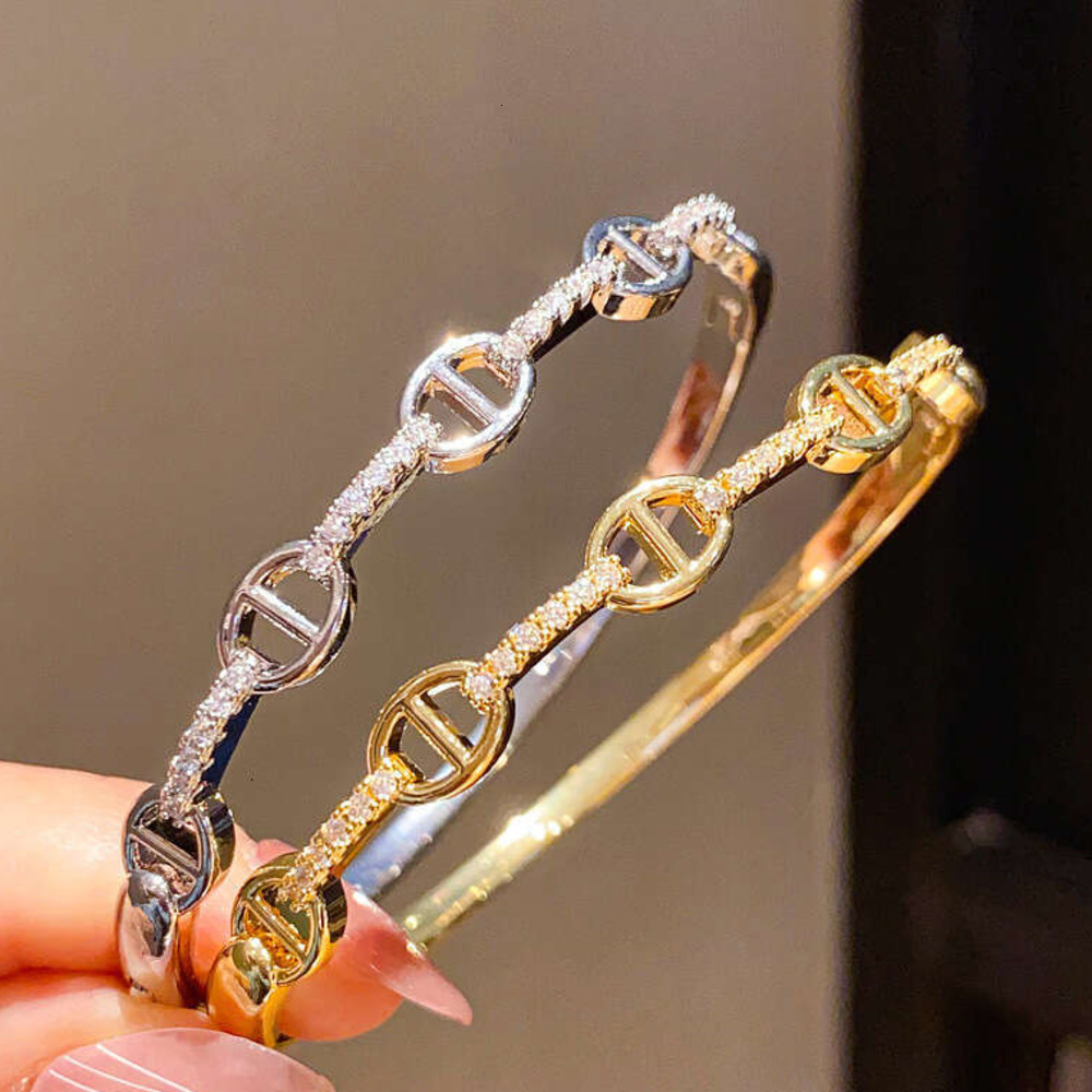 Charm Bracelets 18K Real Gold Plated Zircon Pig Nose Clasp Bracelet Light Luxury High-End Fashionable Temperament Jewelry Wholesale
