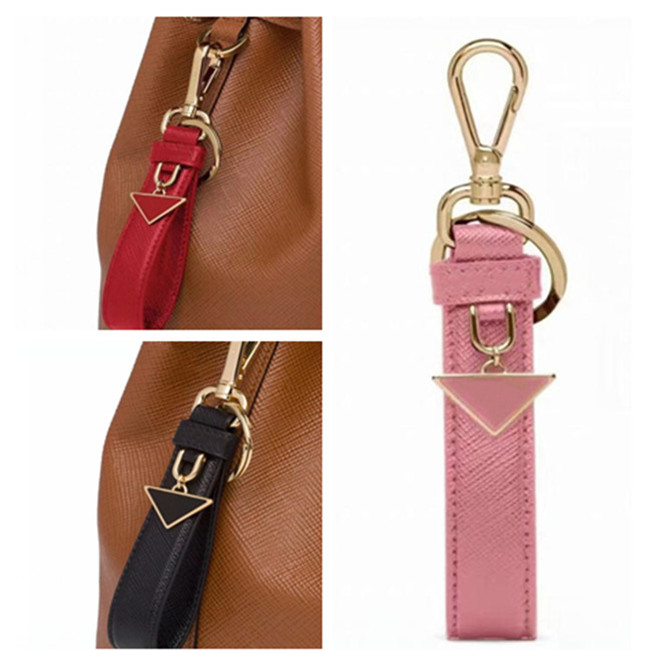 Top Designer Keychains Fashion bag charm Luxury Brands Key chains real Leather Keychains Car key holder accessories Men women Stylish Essentials