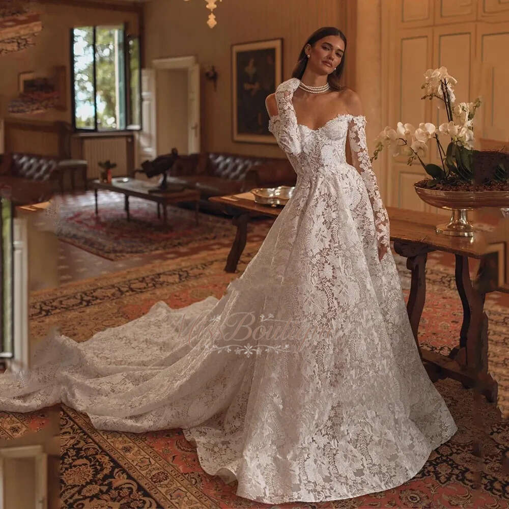 Boho A Line Wedding Dresses Off Shoulder Long Sleeves Beach Bridal Gowns Court Train Back Lace Up 2025 Gorgeous Garden Bride Dress Q612