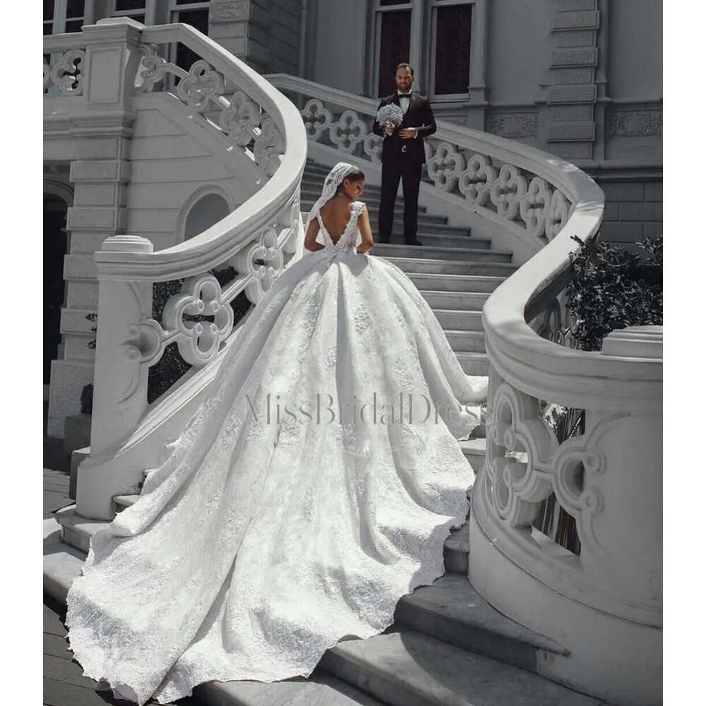 Crystal Dresses Sequins Bridal Ball Square Neck Puffy Lace Appliques Wedding Gowns Petites Plus Size Custom Made Mb612