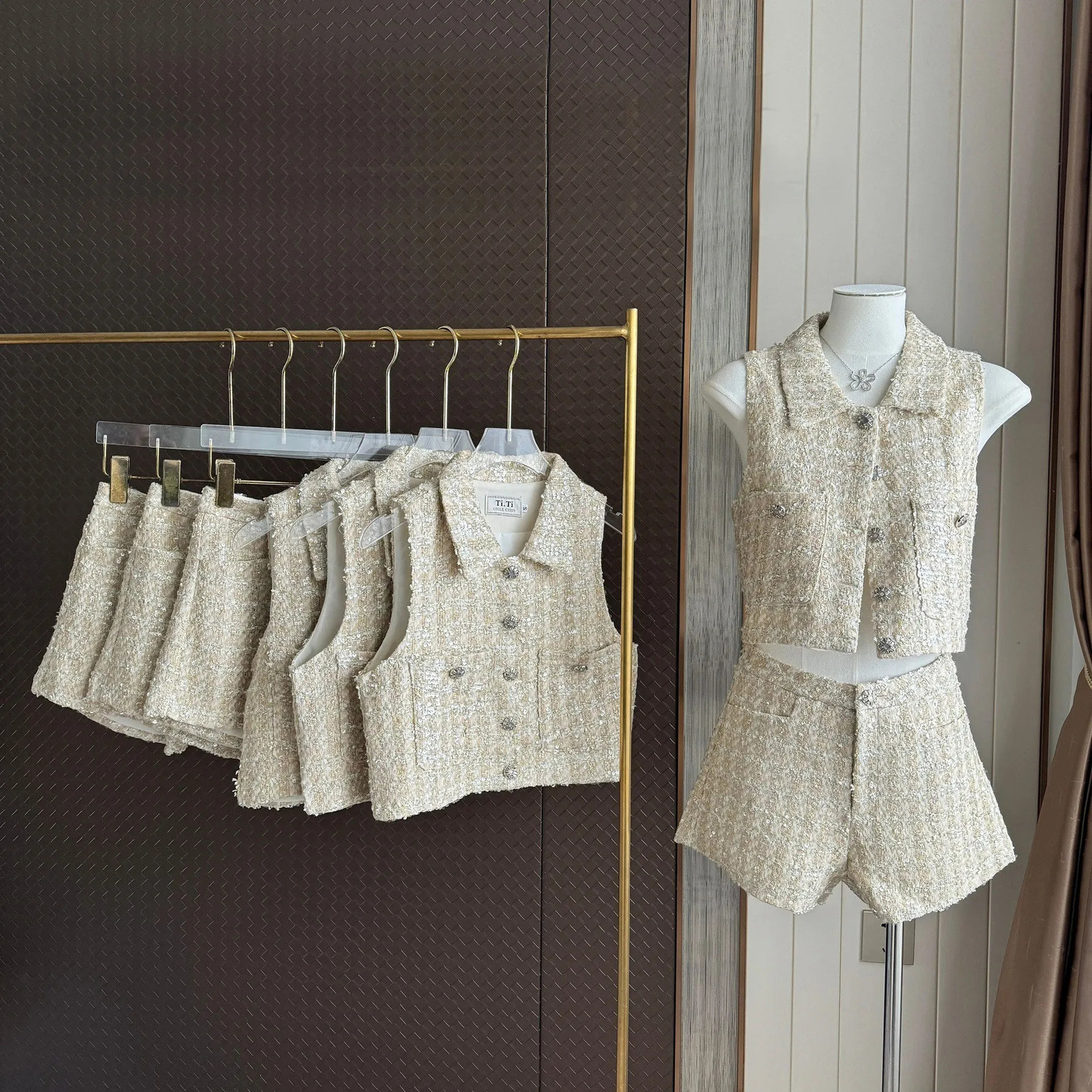Womens Vintage Two Pieces Sequined Tweed Short Suit Lady Summer High Street Sleeveless Turn Down Collar Vest Top Shorts 260609BANJIABANJIA