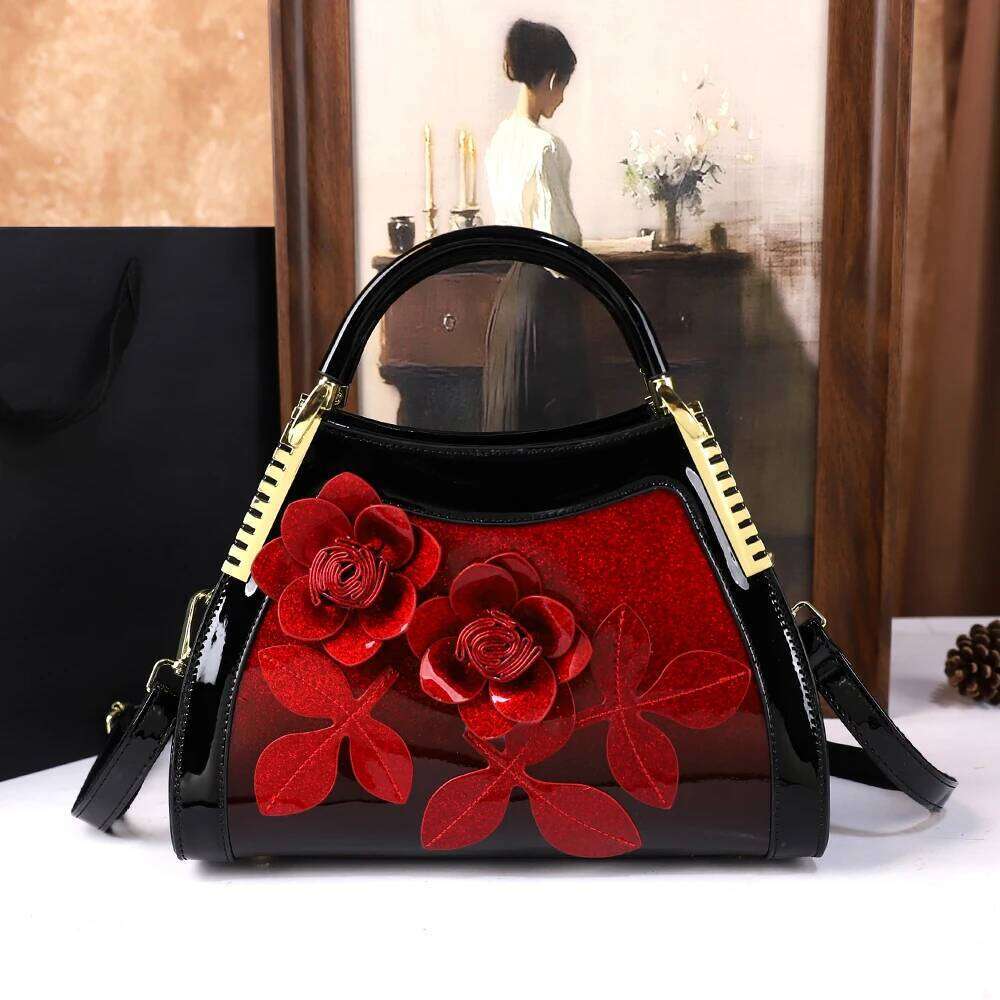 This is a new 2025 fashionable diamond-encrusted dumpling bag for middle-aged and stylish moms