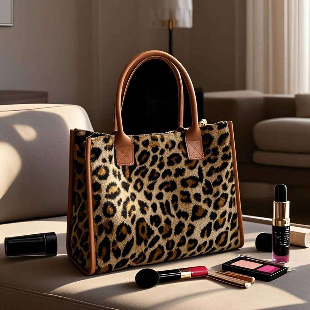 A fashionable new leopard print large-capacity handbag with random printing, a travel trend and versatile single-shoulder bag,