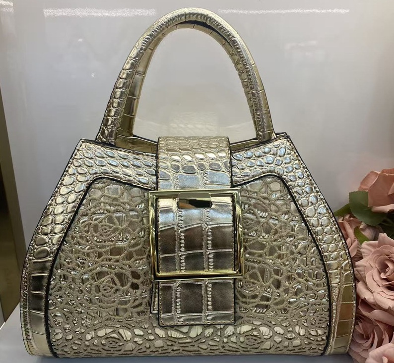 Design Luxury Mens Travel Bag Crocodile Pattern Leather Lace Women's Bag Handbag 2026 New Shoulder Niche Messenger Bag All-Matching Fashion Mom