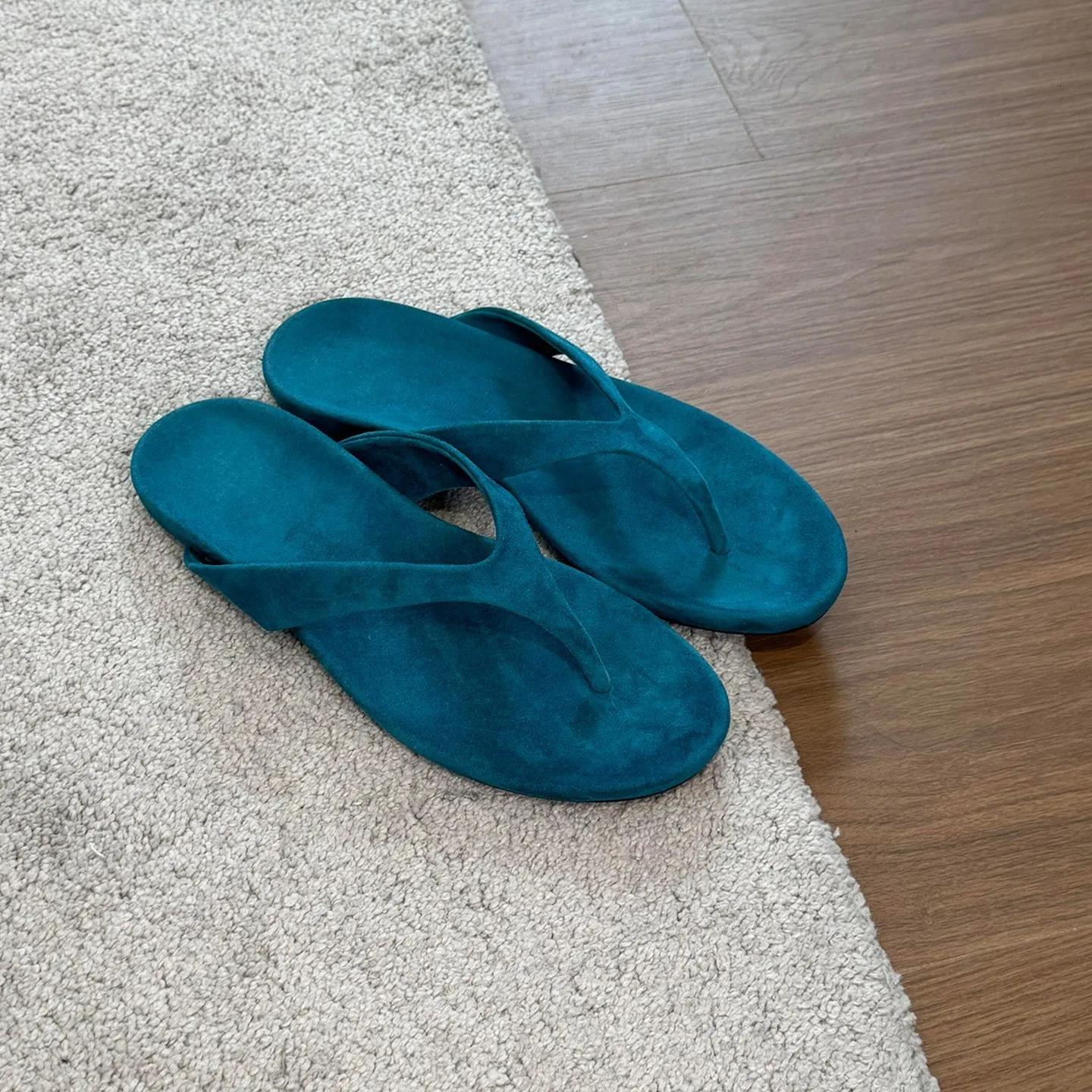 Retro Minimalist Fashion Comfortable Soft-soled Flip-flops for Women Summer Niche High-end Low-heeled Casual Sandals 260612