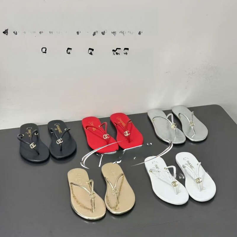 Sandali da donna firmati Pantofole Sandali piatti casual per scarpe estive Pantofole femminili Calzature estive da donna Infradito da spiaggia