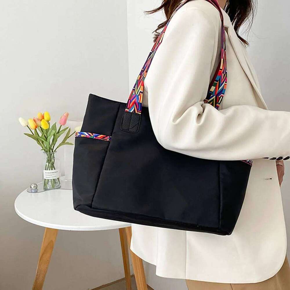 Black fashion waterproof nylon fabric crossbody trend large capacity commuter hand bill shoulder bag a pack