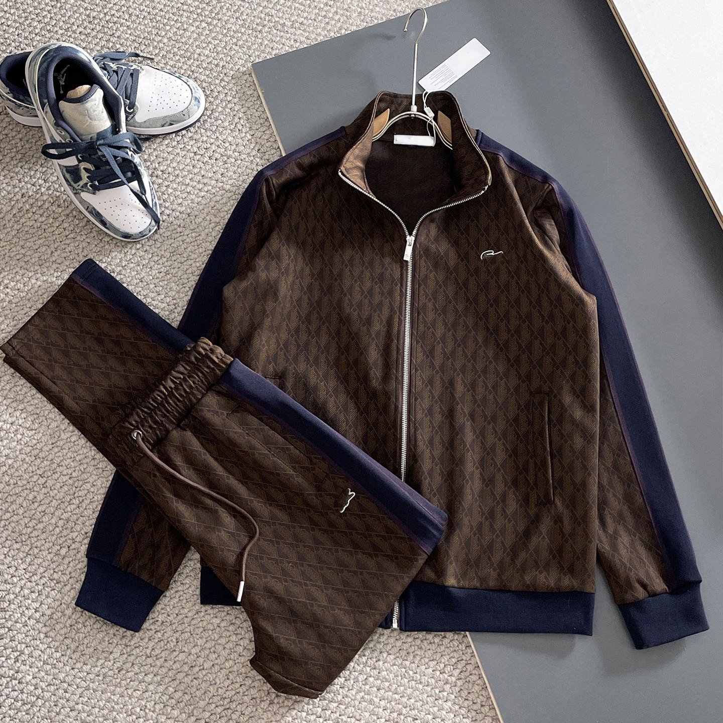 Mens Designer Track Suit - Two-Piece Sets with Gradient Stripes & Adjustable Waistband for Sizes M-3XL
