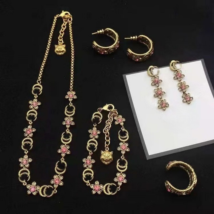 Luxury Necklace Designer Bracelet Floral Rhinestone Fashion Pendant Necklaces Gold Plated Brass Necklace Couple Jewelry Set