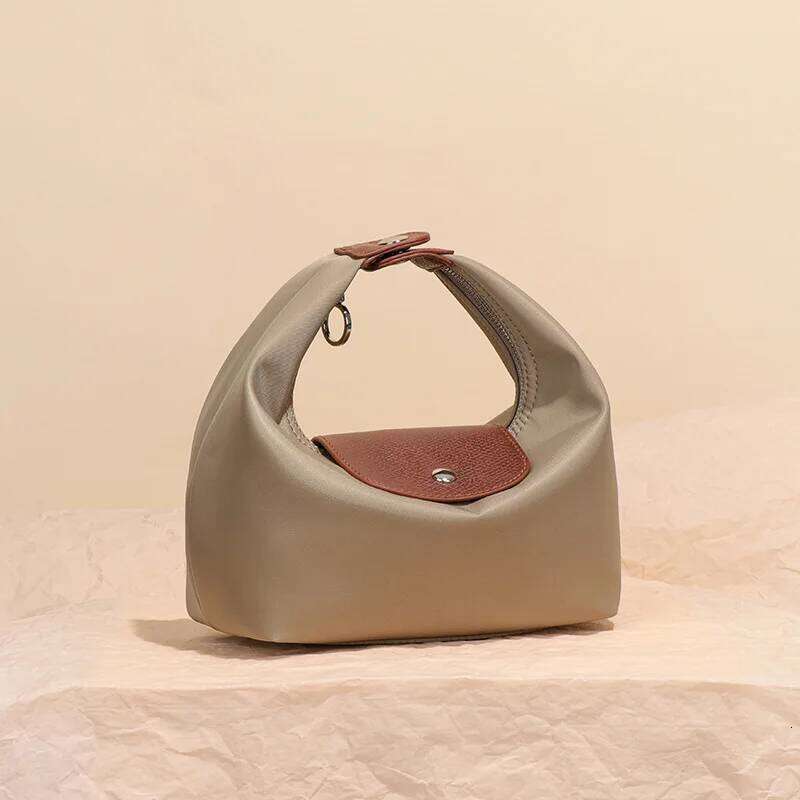 Dumpling waterproof and durable nylon cloth hand lightweight lunch box high-end casual messenger bag