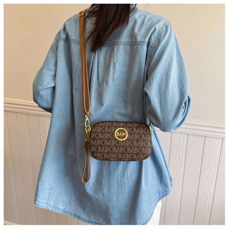 Light luxury 2025 new brand fashionable printed messenger female casual shoulder small square bag