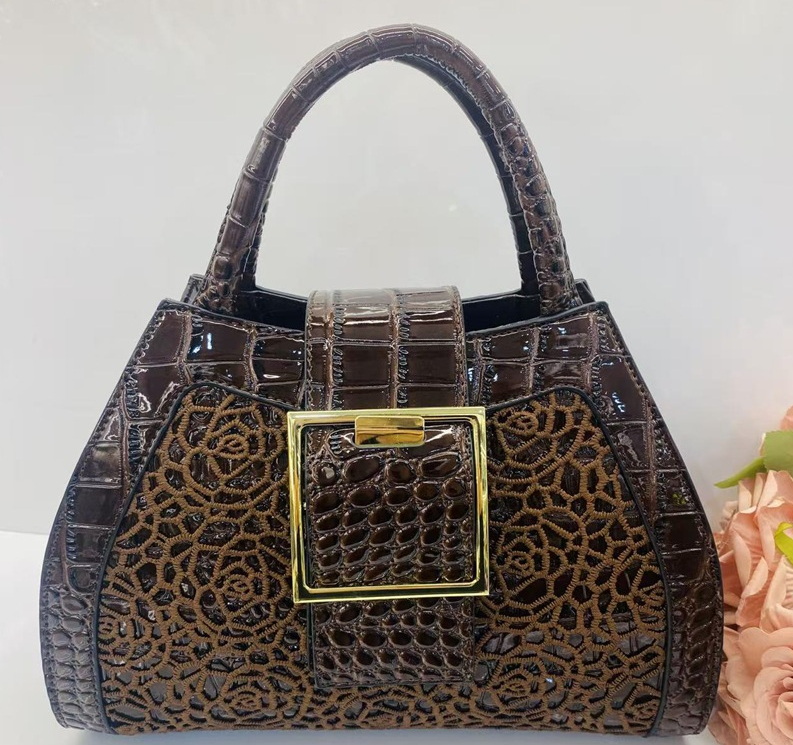 Design Luxury Mens Travel Bag New Crocodile Pattern Leather Lace Women's Handbag Shoulder Niche Messenger Bag All-Matching Fashion Mom Bags