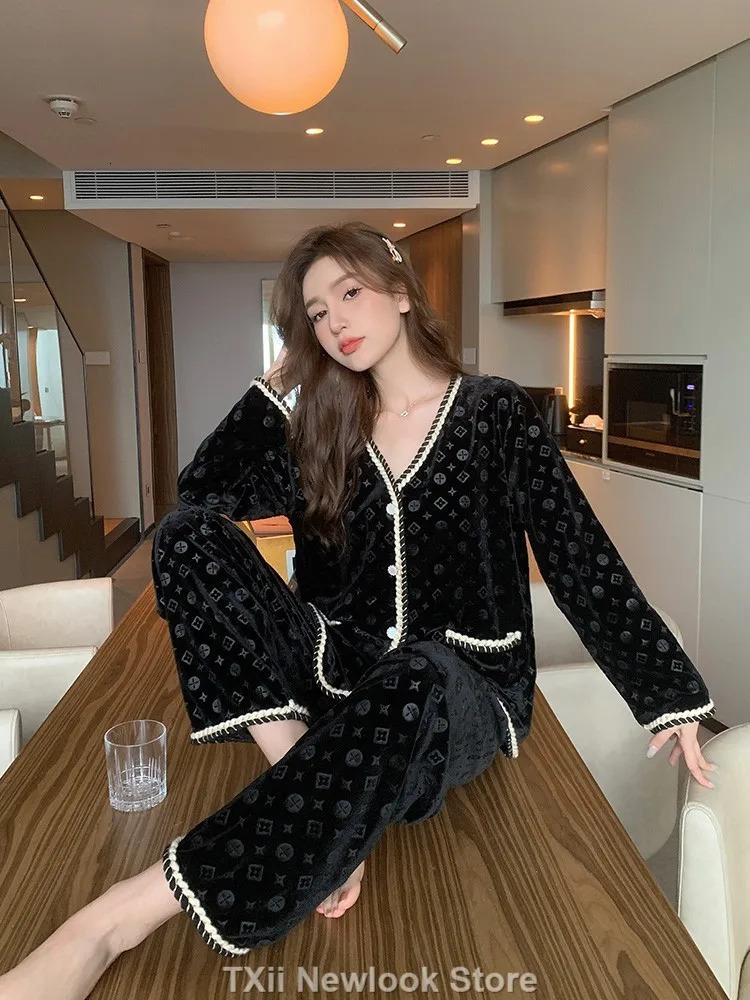 Gold Silk Velvet Sleepwear for Women Spring and Autumn Red Home Clothes with Long Sleeves Outdoor Wear Suit Winter 260612