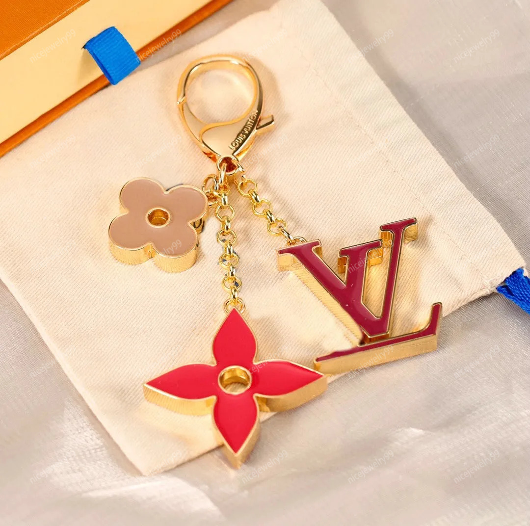 Luxury Bag Charms Designer Keychain Cherry Blossom Letter Flower Keychain Designer Bag Metal Charm Holiday Gift Lovely Quality