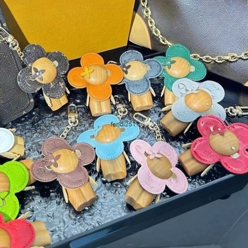 Keychains Lanyards Key Rings Luxury Designer Keychain Bag Charm for Men and Women Car Key Holders Sunflower Brand Key Ring Steel Hardware with High