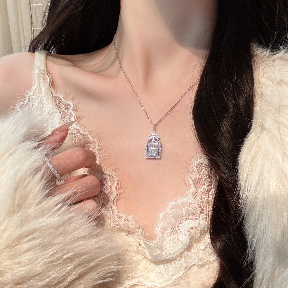 Full Diamond Zircon Castle Happiness Gate Necklace designer Light Luxury High End Sliver Chain Jewelry for Women Modern